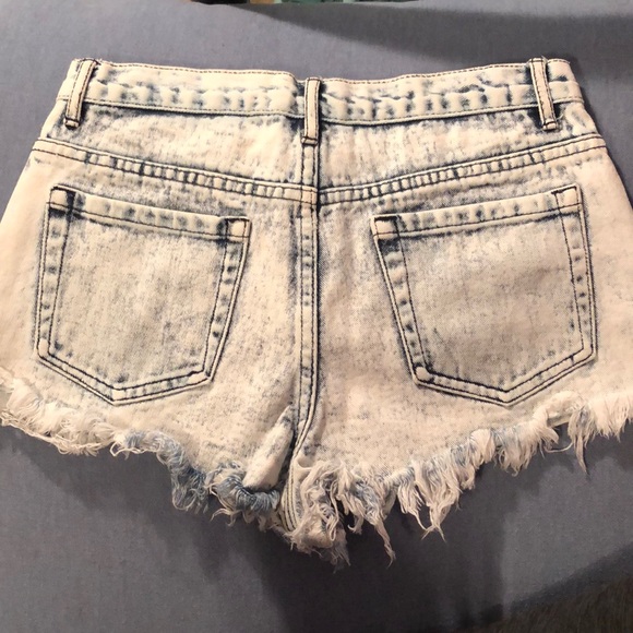 Ripped Jean Shorts Size 28 - Picture 3 of 4